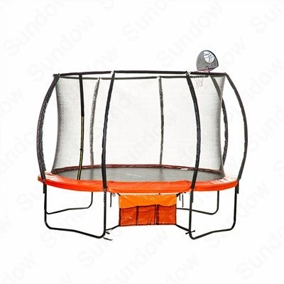 Studsmatta med basketkorg